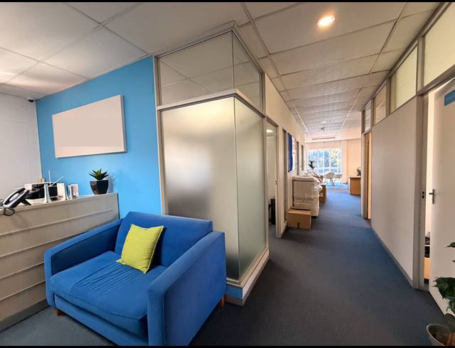 180M² OFFICE RENTED IN EDGEMOUNT ESTATE